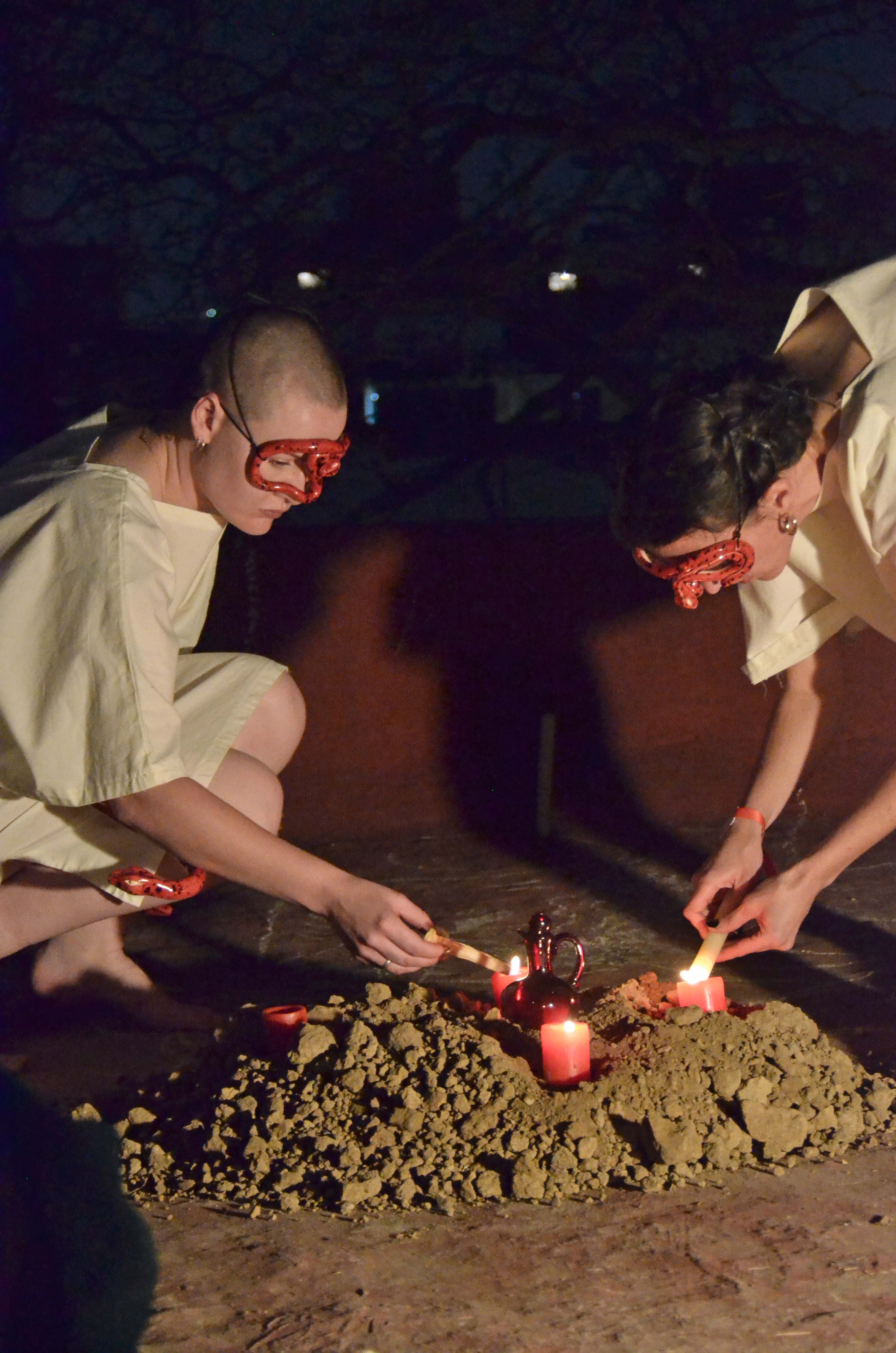 Vida y muerte de la medusa, 7 min performance, 2025